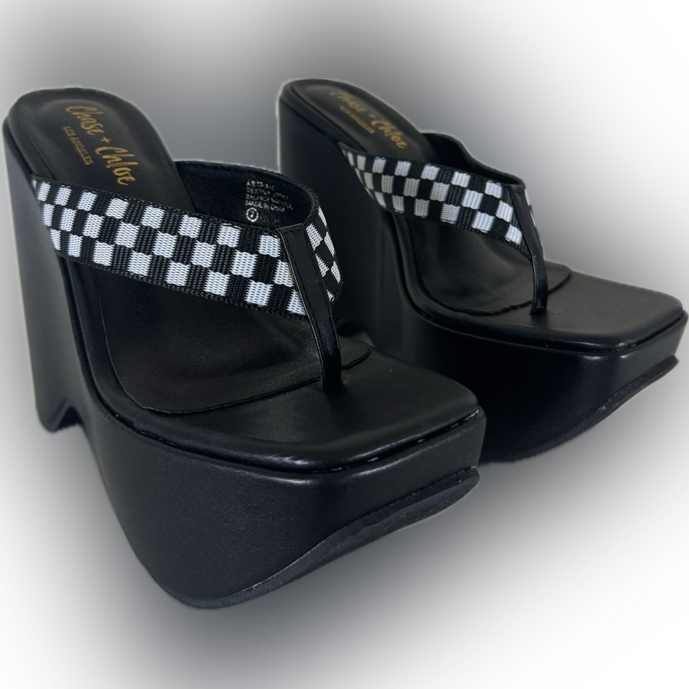 Poolside Loungin’ Platform Sandals Checkered